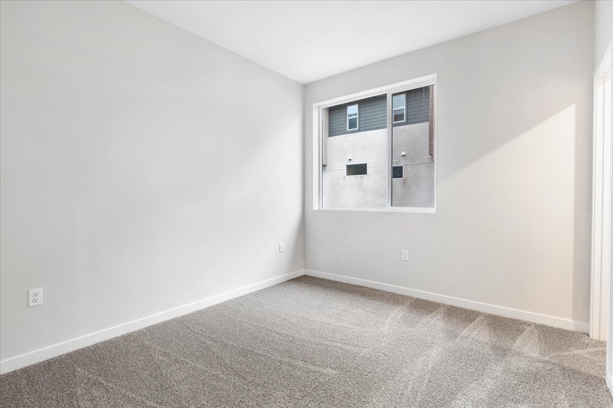 A room with a window and a carpet.