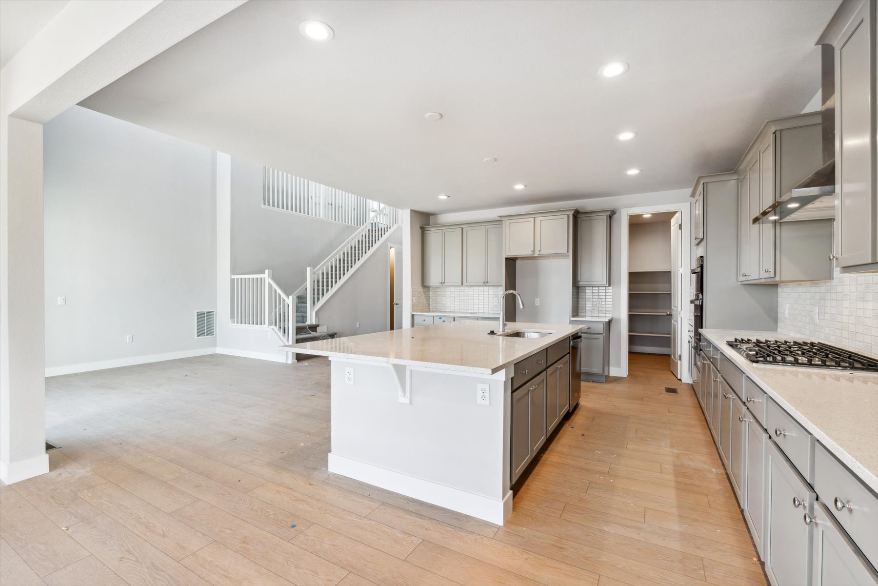 A kitchen with white cabinets.