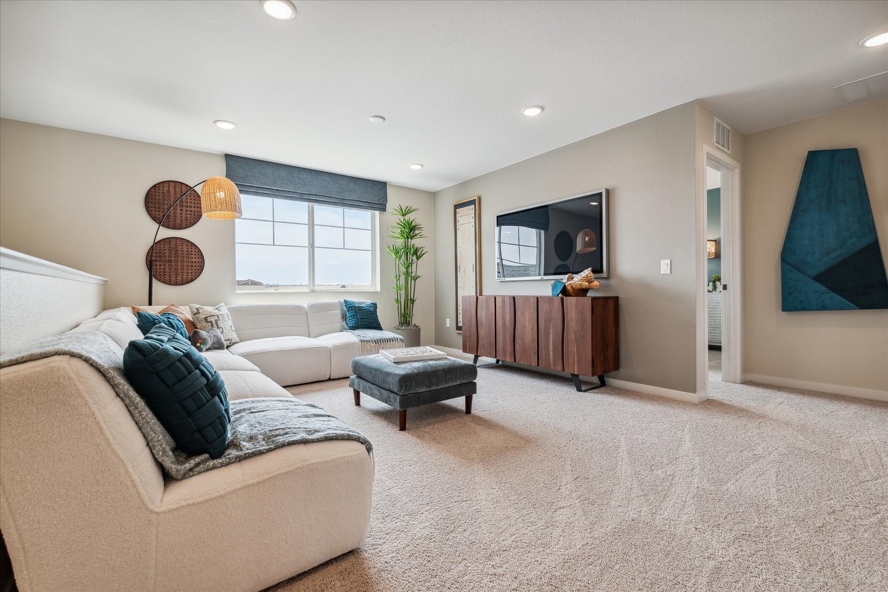 A living room with a couch and a tv.