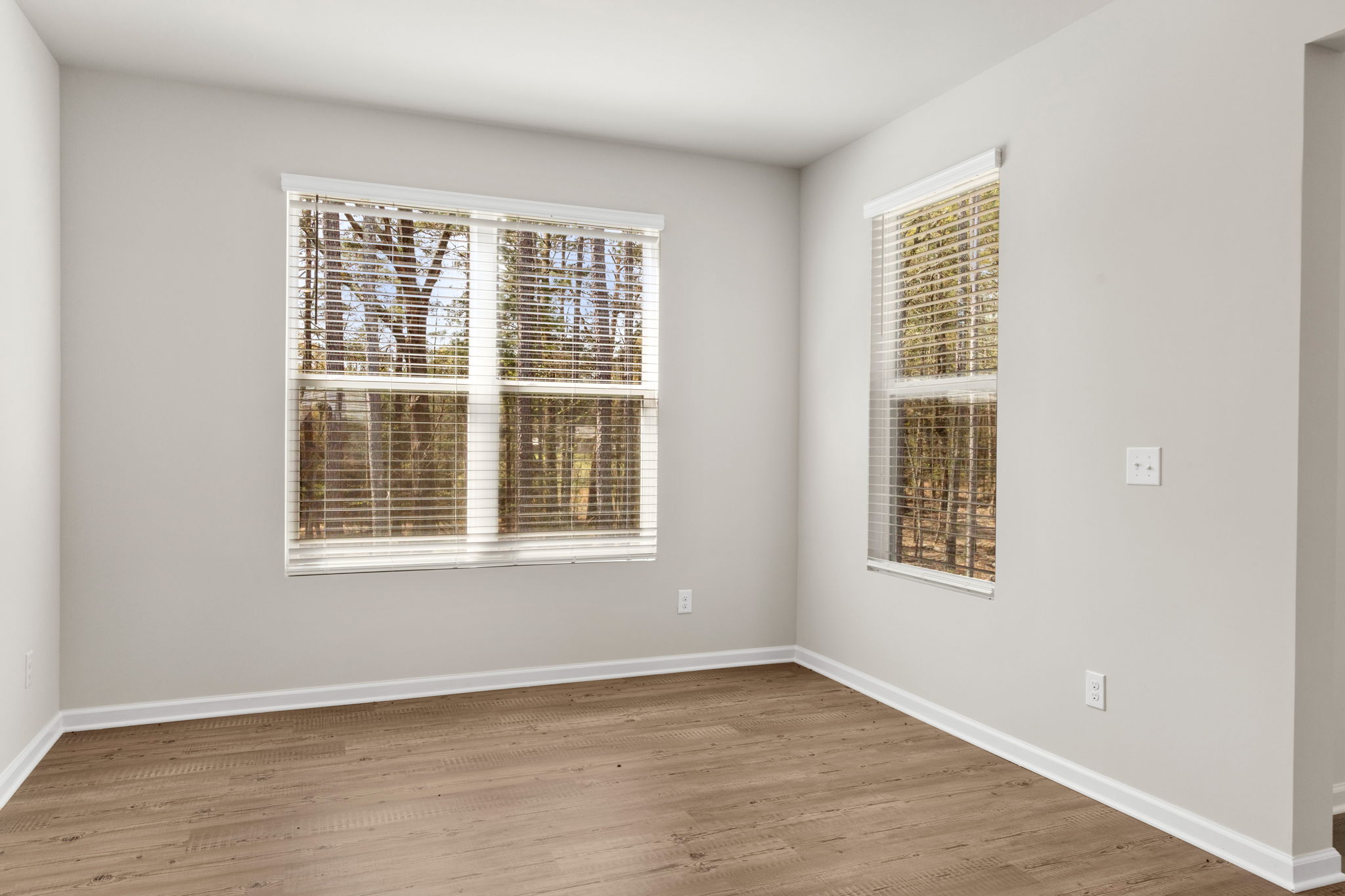 A room with windows.