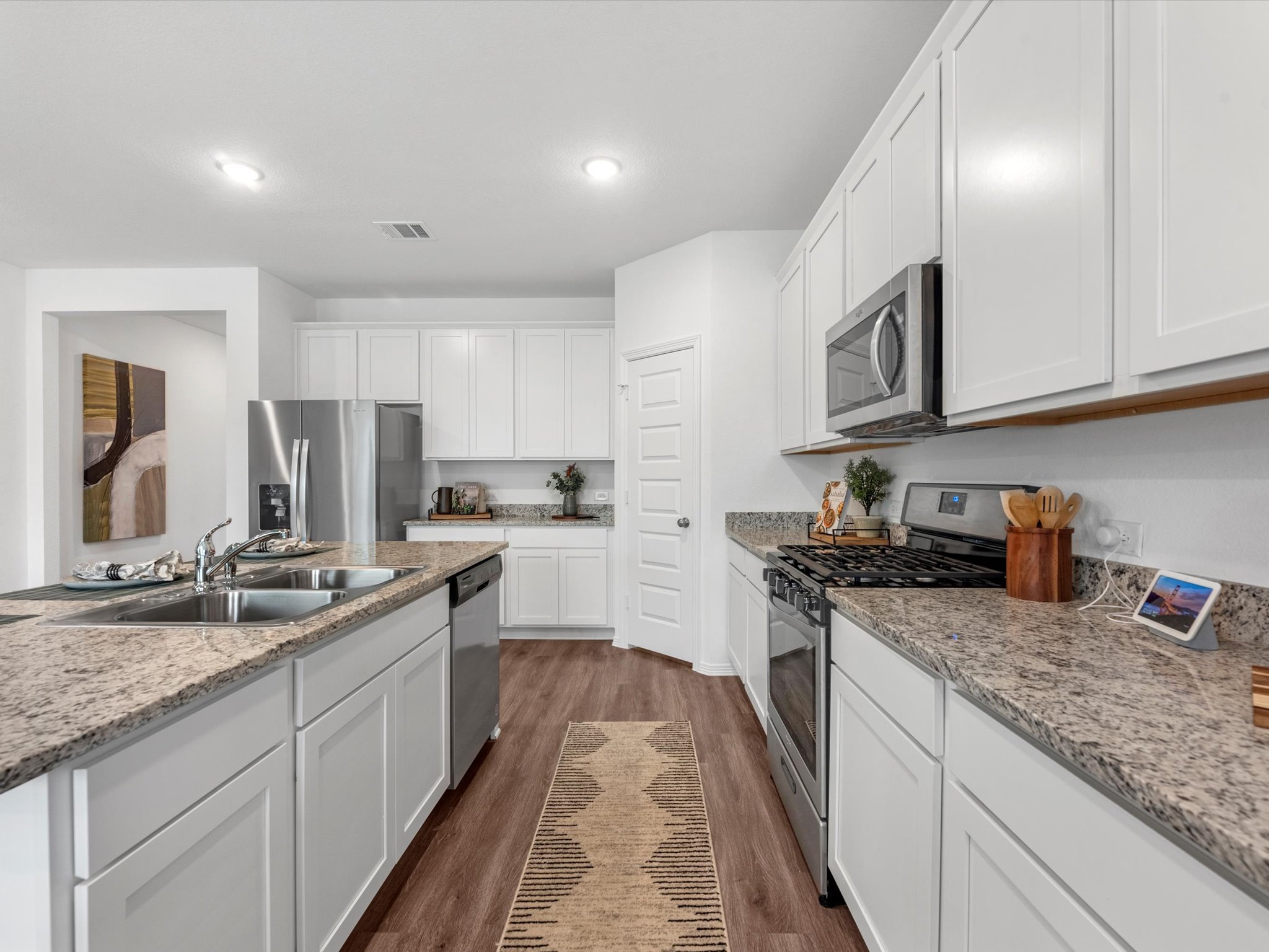 A kitchen with white cabinets.