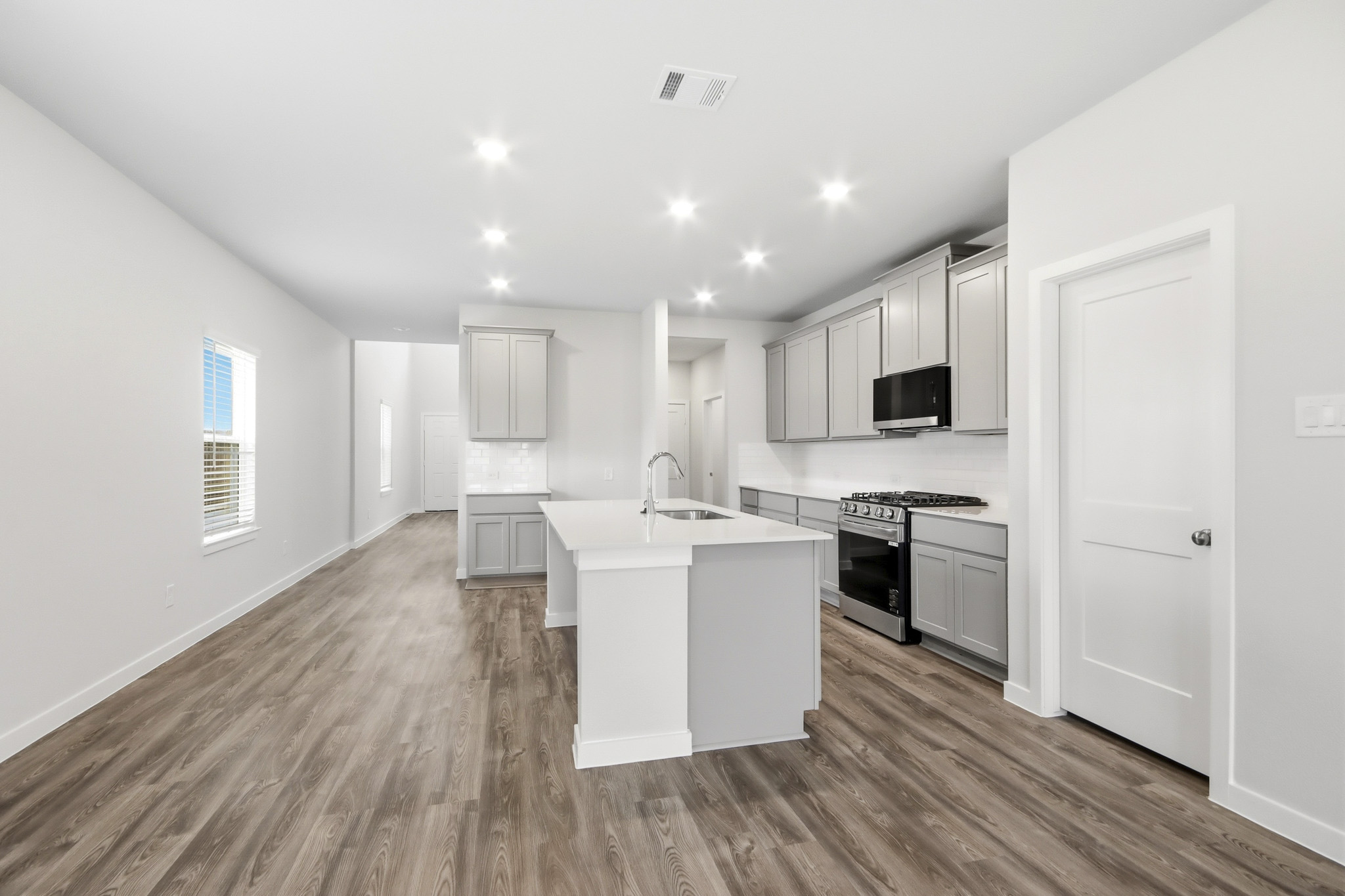 A kitchen with white cabinets.