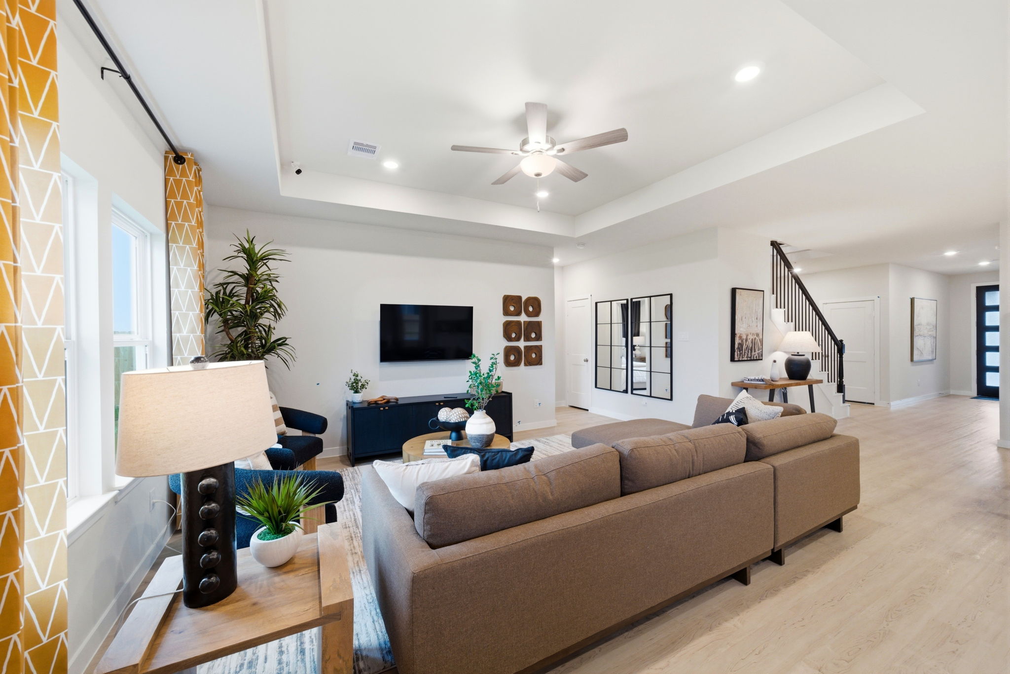 A living room with a couch and a tv.