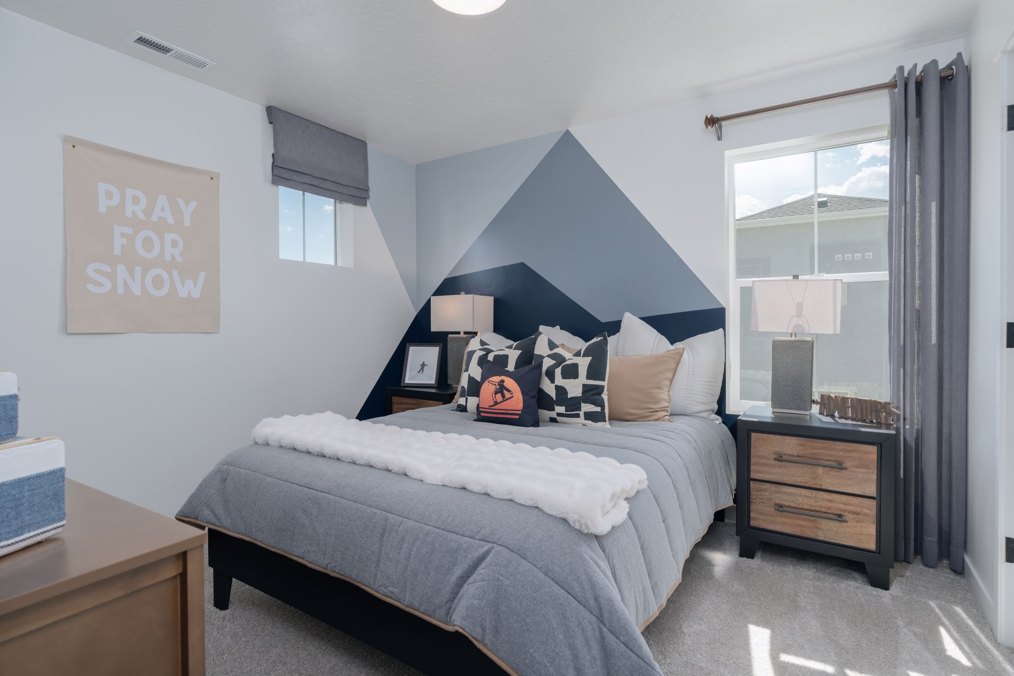 A bedroom with a bed and a desk.