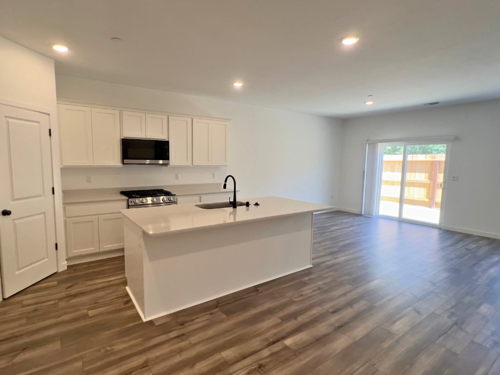 A kitchen with white cabinets.